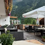 Waldcafe فندق 3*